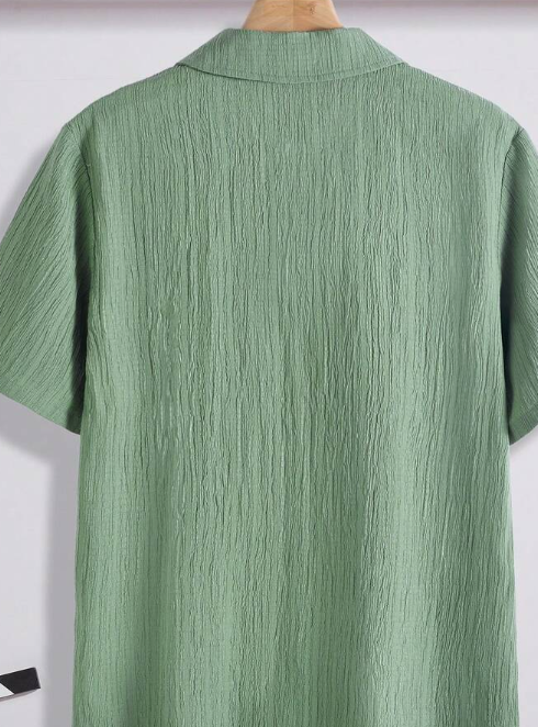 SHEIN Teen Boy Solid Color Short Sleeve Front Button Textured Fabric Casual Shirt, Summer